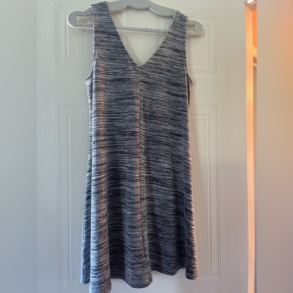 3/10$ Dynamite Size Medium Grey Dress (V neck) - Picture 1 of 5